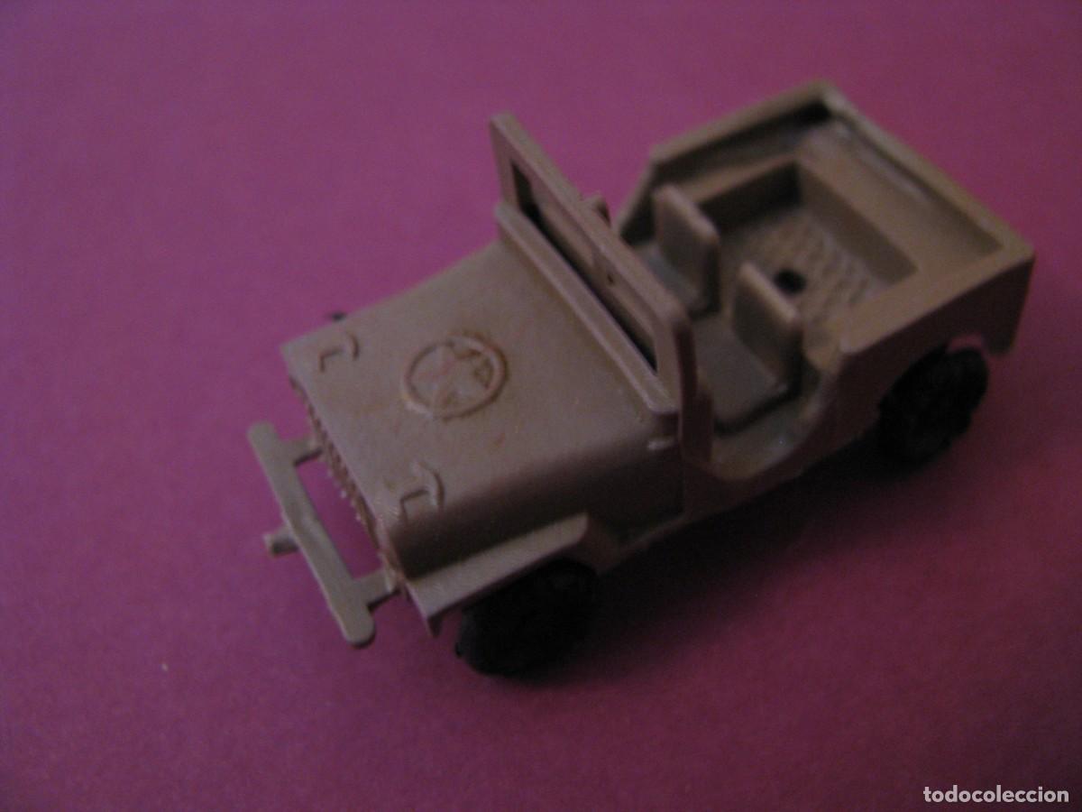Figuras de Goma y PVC: JEEP DE PLASTICO. 4 CM.