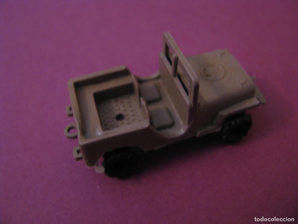 Figuras de goma y PVC: JEEP DE PLASTICO. 4 CM. - Foto 2