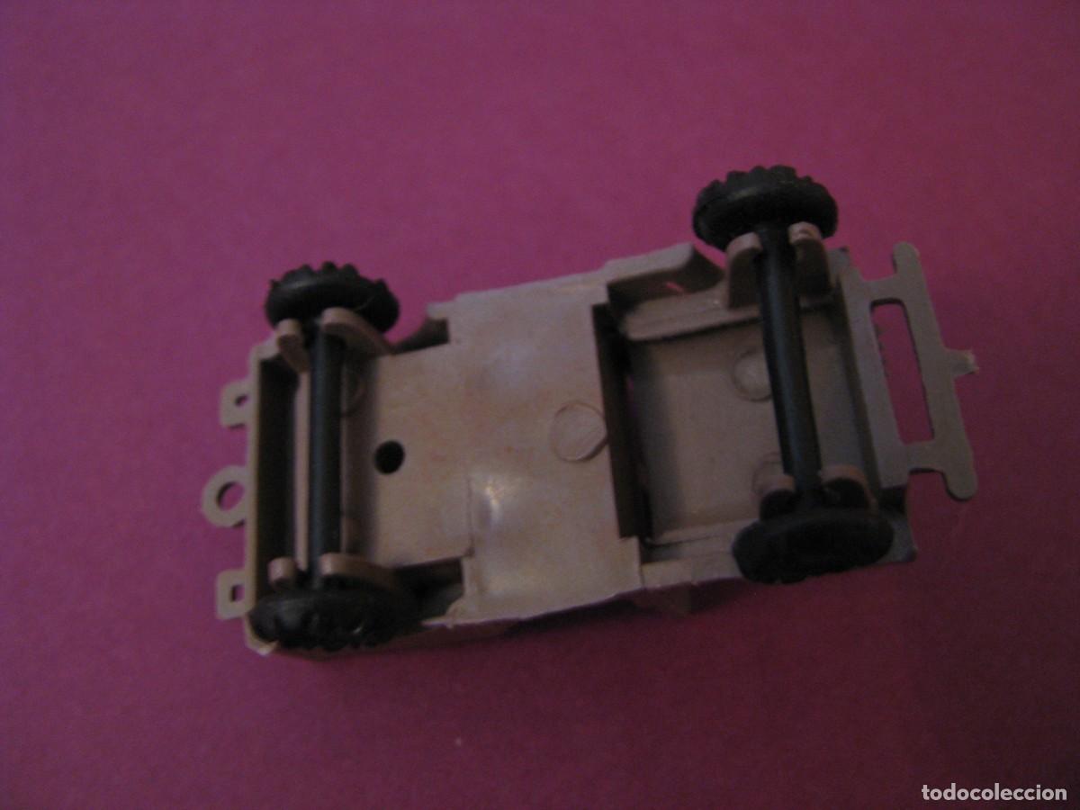 Figuras de goma y PVC: JEEP DE PLASTICO. 4 CM. - Foto 3