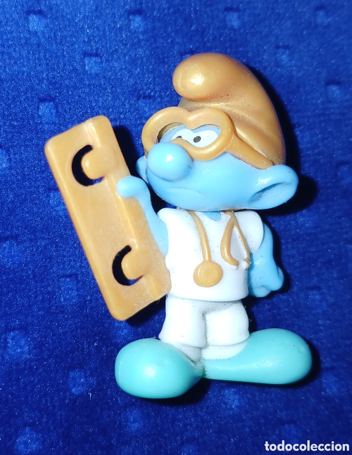 Figuras de Goma Kinder: Figura Kinder Sorpresa - Pitufo Dorado Doctor / M&eacute;dico - EN429A (A&ntilde;o 2021)