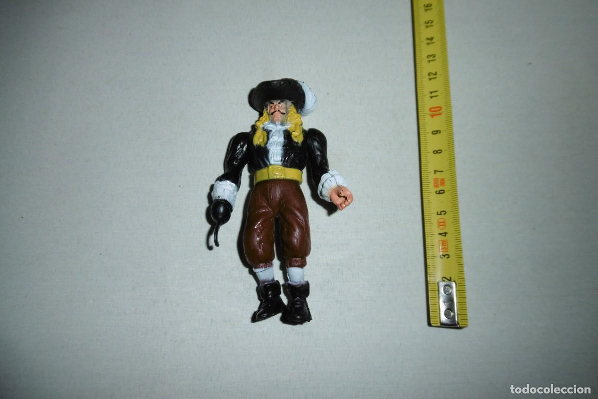 Figuras de goma y PVC: FIGURA GOMA ARTICULADA BRAZOS CATITAN GARFIO RARA