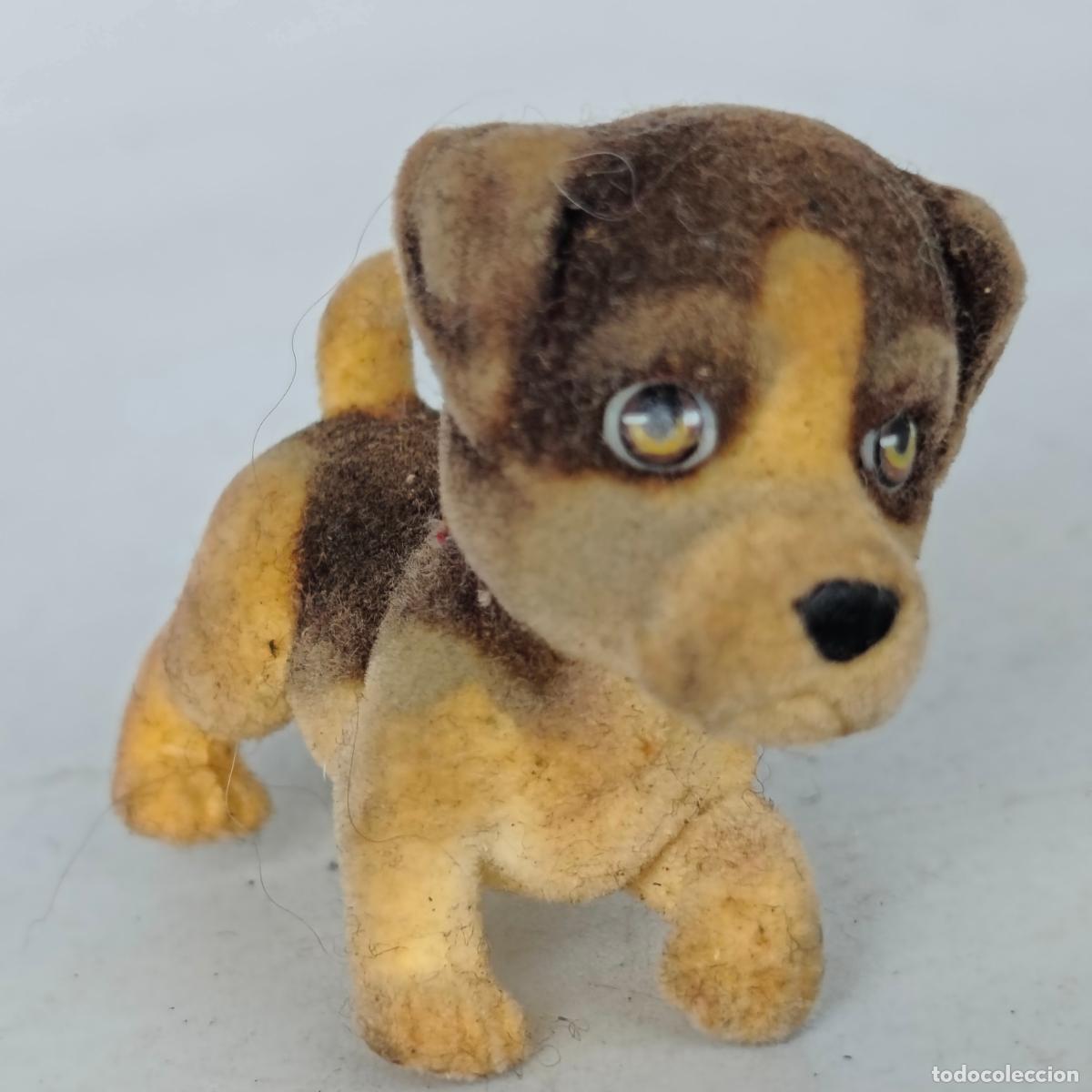 Figuras de Goma y PVC: Figura Puppy In My Pocket perro terciopelo sobre sorpresa