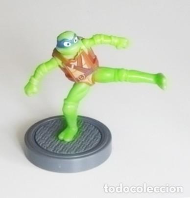Figuras de Goma y PVC: TORTUGA NINJA LEONARDO DANDO PATADA FIGURA DEL BURGER KING PL&Aacute;STICO JUGUETE MU&Ntilde;ECO PERSONAJE DE CINE