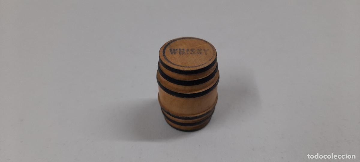 Figuras de Goma y PVC: BARRIL DE WHISKY REALIZADO EN MADERA . COMPLEMENTO DEL OESTE O DECORADO . ORIGINAL A&Ntilde;OS 50