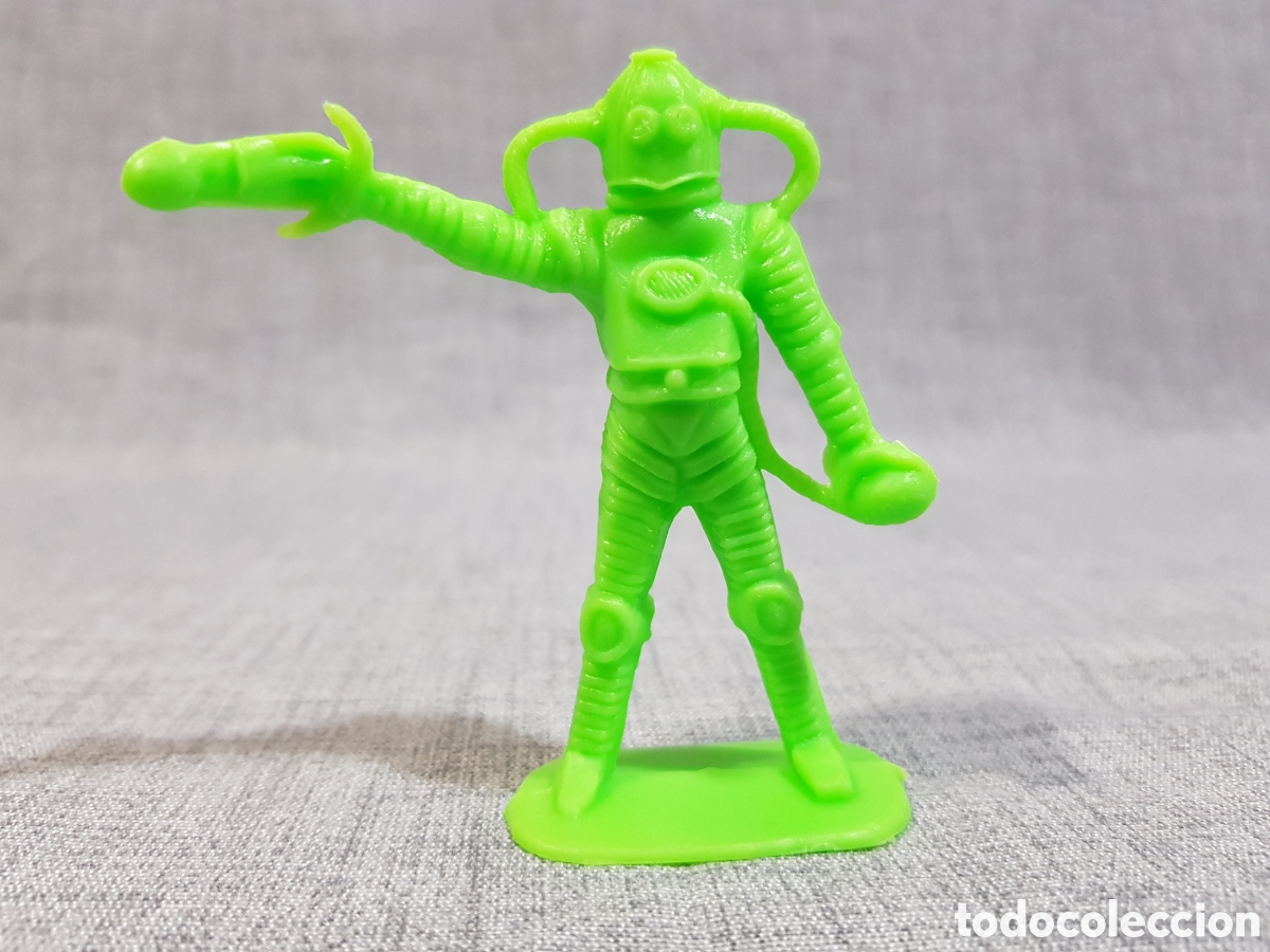 Figuras de Goma y PVC: FIGURA DE PL&Aacute;STICO MONOCROMO VERDE ALIEN&Iacute;GENA ASTRONAUTA &iquest;COMANSI? ALTURA 7.5 CENT&Iacute;METROS