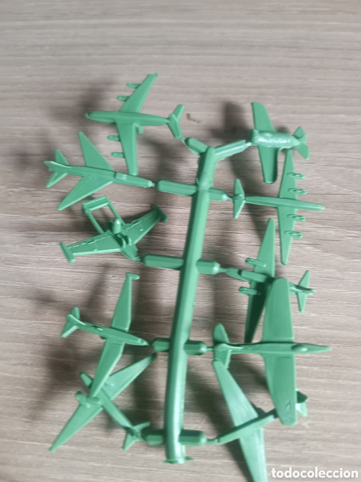 Figuras de Goma y PVC: Colada de miniaviones - color verde - montaplex