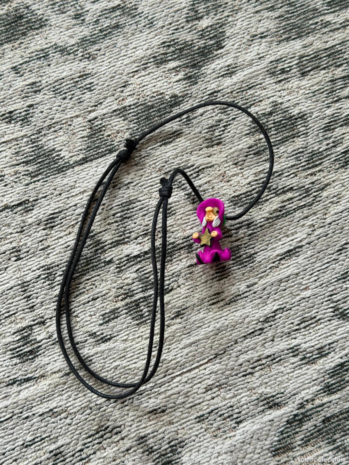 Figuras de Goma y PVC: COLLAR COLGANTE FIGURA BRUJA DE LA SUERTE