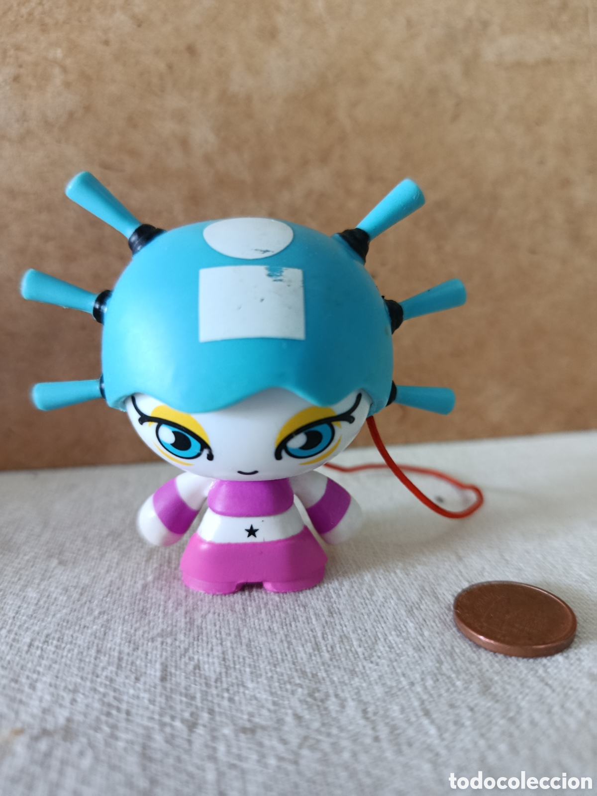Figuras de Goma y PVC: mu&ntilde;eca coleccionable de la marca Famosa Chic-i Girls.