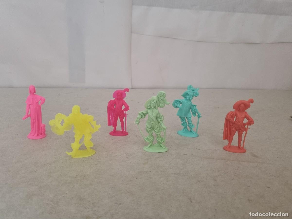 Figuras de Goma y PVC: Lote de 6 figuras mosqueteros en plastico