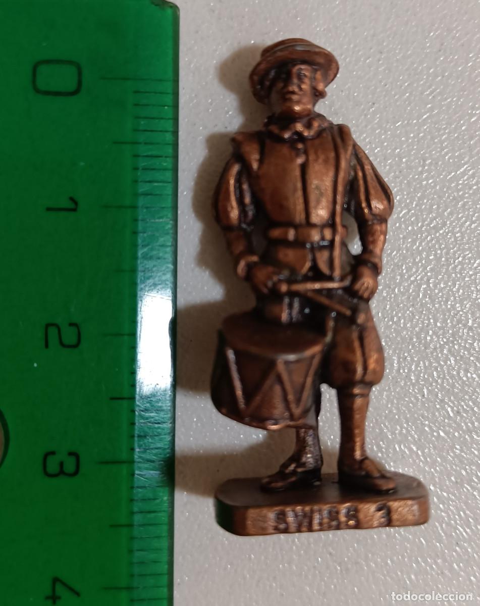 Figuras de Goma Kinder: kinder metalico mu&ntilde;eco soldado metal figura escala miniatura a&ntilde;os k9 swiss suizo tambor guardia