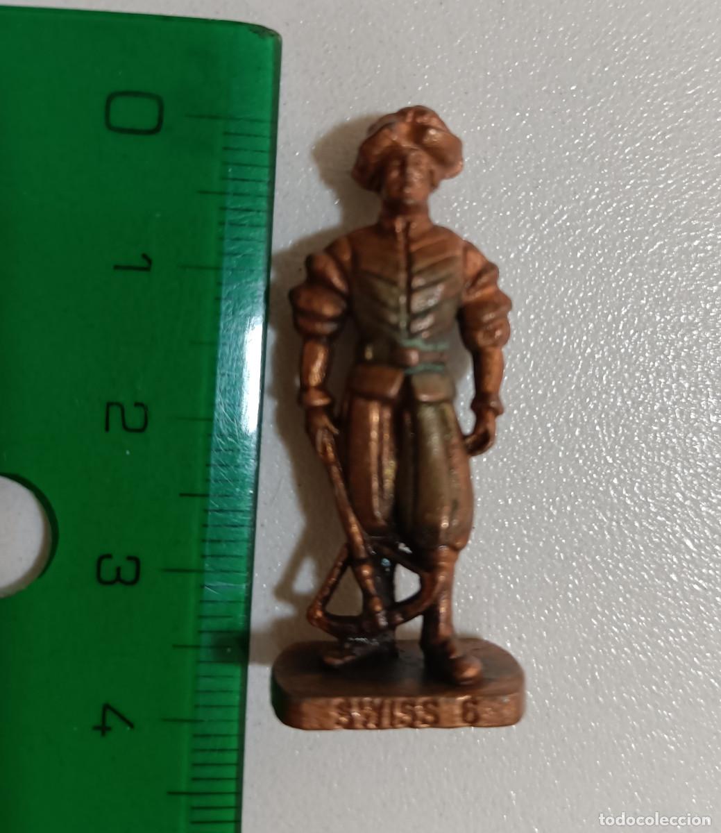 Figuras de Goma Kinder: kinder metalico mu&ntilde;eco soldado metal figura escala miniatura a&ntilde;os k96 swiss suizo guardia ballesta