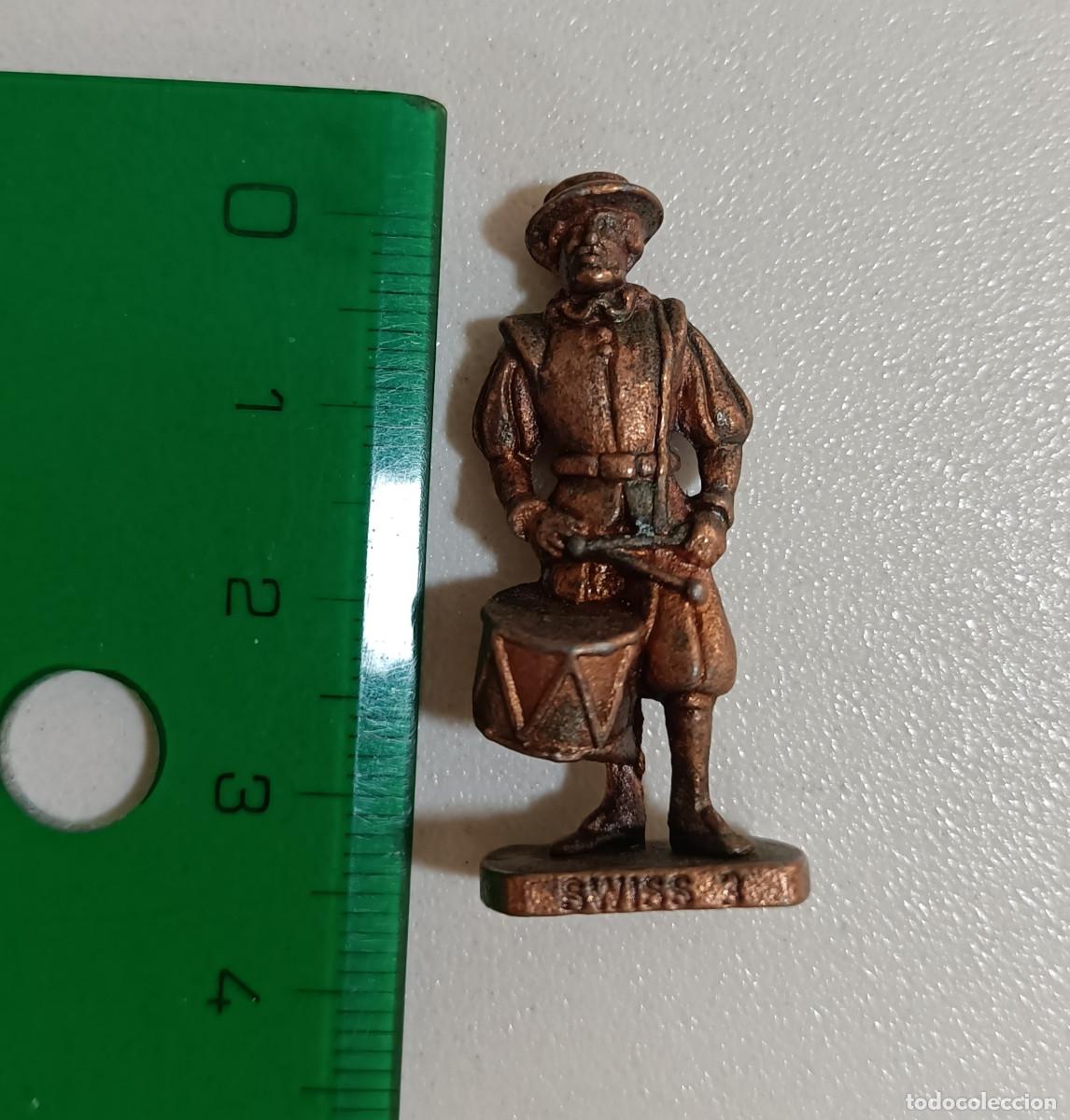 Figuras de Goma Kinder: kinder metalico mu&ntilde;eco soldado metal figura escala miniatura a&ntilde;os k96 swiss suizo guardia tambor