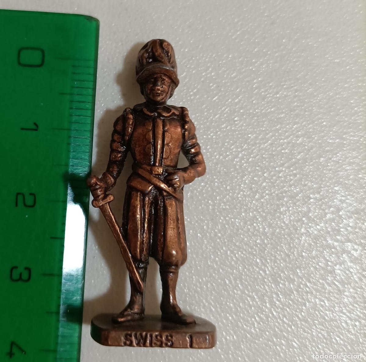 Figuras de Goma Kinder: kinder metalico mu&ntilde;eco soldado metal figura escala miniatura a&ntilde;os k96 swiss suizo guardia espada 1