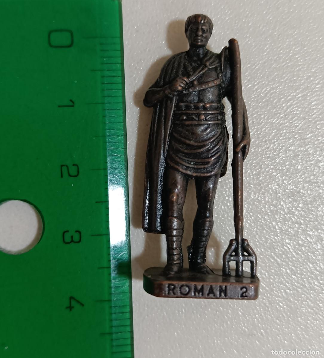 Figuras de Goma Kinder: kinder metalico mu&ntilde;eco soldado metal figura escala miniatura a&ntilde;os 90 romano roma tridente scame