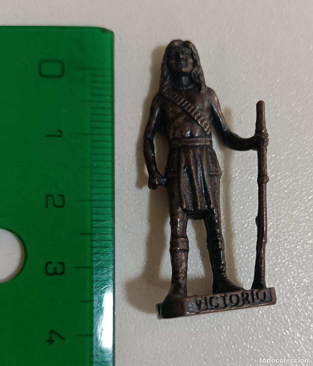 Figuras de Goma Kinder: kinder metalico mu&ntilde;eco soldado metal figura escala miniatura a&ntilde;os 90 victorio scame indio sioux ?