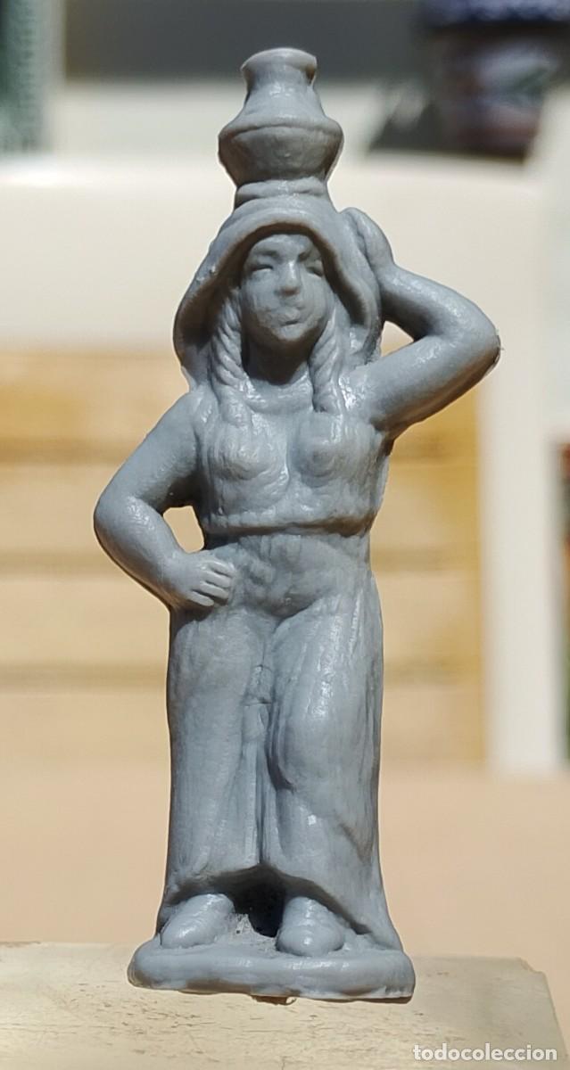 Figuras de Goma y PVC: Figura tipo Dunkin de Bel&eacute;n Pesebre NO Promocional Conguitos