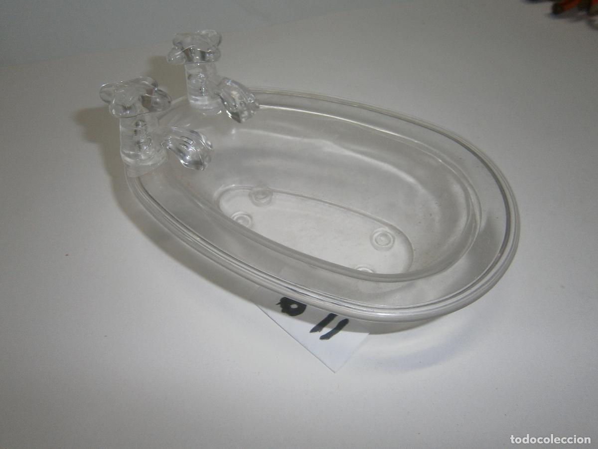 Figuras de Goma y PVC: FIGURA DE GOMA O PVC - BA&Ntilde;ERA METACRILATO PARA MU&Ntilde;ECA PEQUE&Ntilde;A