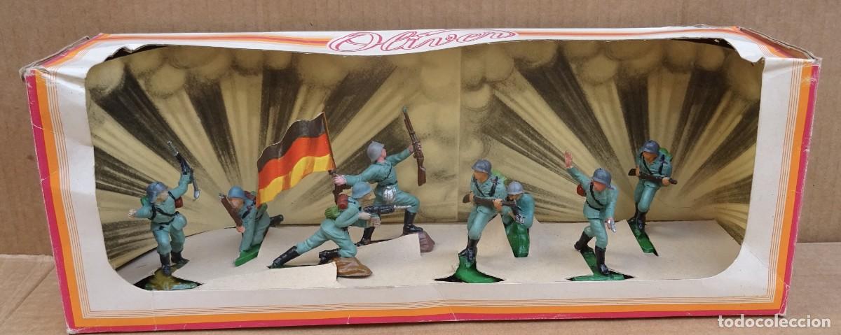 Figuras de Goma y PVC: PECH , OLIVER CAJA DE ALEMANES