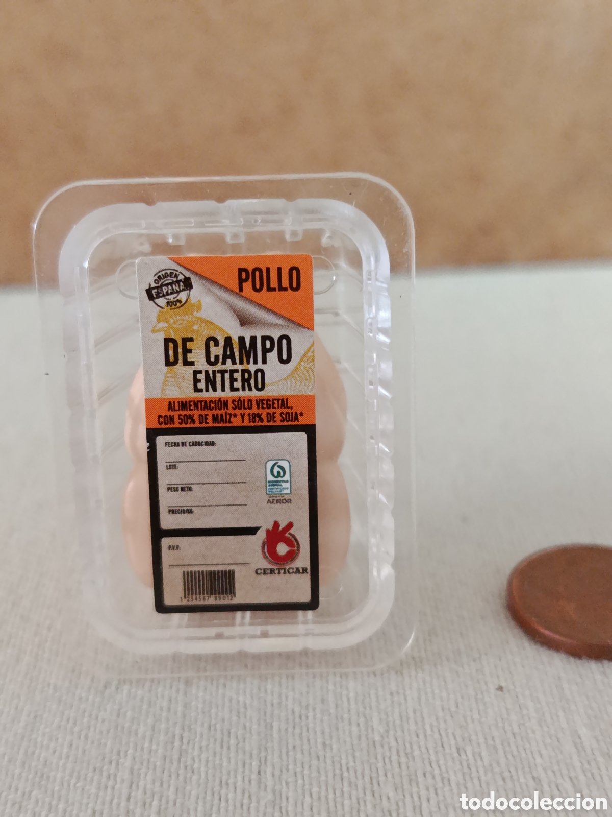 Figuras de Goma y PVC: miniatura coleccionable de un &rdquo;Envase de pollo de campo entero&rdquo; de la promoci&oacute;n Mini Lidl.