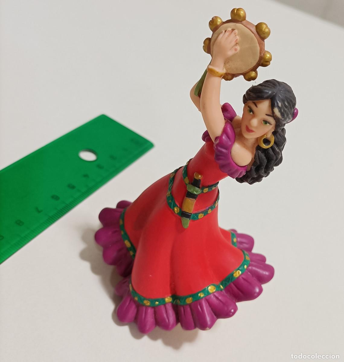 Figuras de Goma y PVC: esmeralda figura papo notre dame mu&ntilde;eca zingara pandereta pvc goma mu&ntilde;equito bailarina