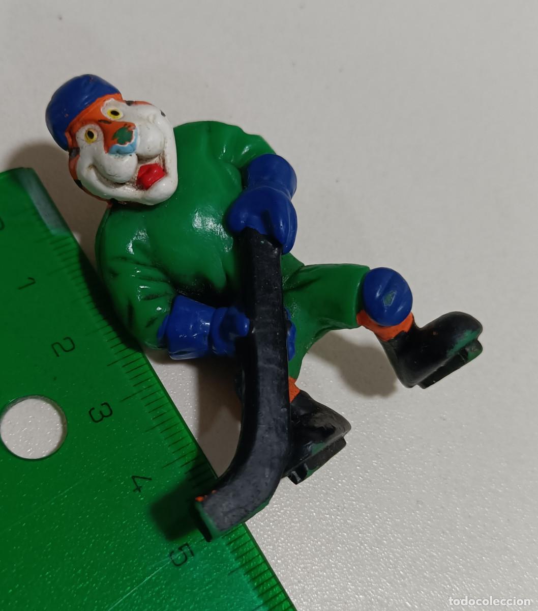 Figuras de Goma y PVC: CEREALES FROSTIES KELLOGGS PROMOCIONAL TONY PVC FIGURA MU&Ntilde;ECO hockey ice goma tigre deportes 90s
