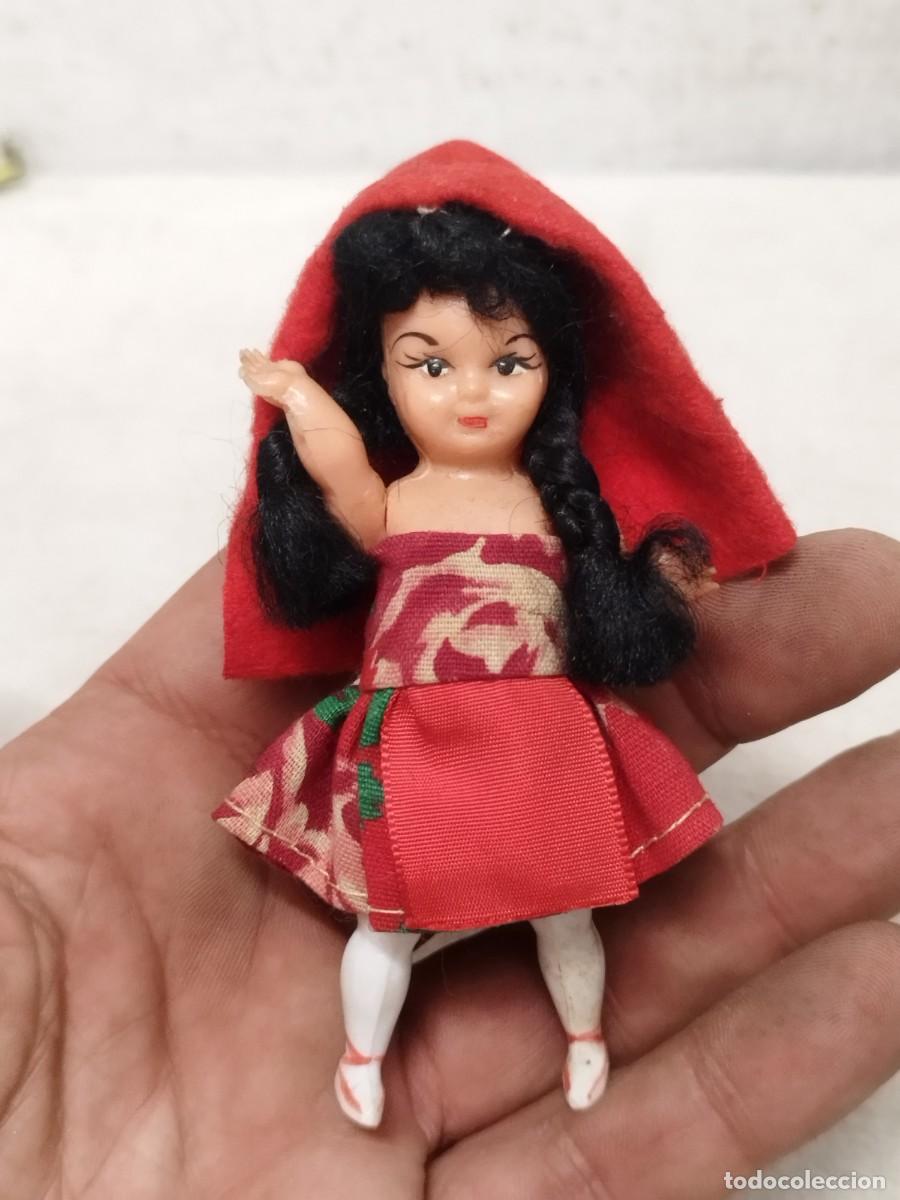 Figuras de Goma y PVC: Antigua peque&ntilde;a mu&ntilde;eca rumbera de celuloide. A&ntilde;os 50-60.