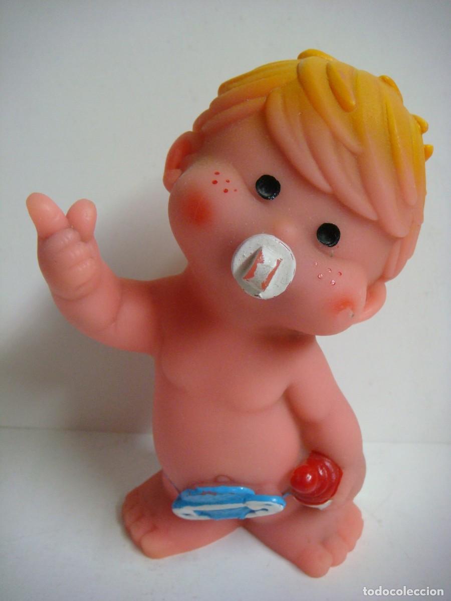 Figuras de Goma y PVC: MU&Ntilde;ECO DE GOMA ANTIGUO NI&Ntilde;O CON CHUPETE Y BIBERON,SUENA AL APRETAR-CAJ-B-N&ordm;-138