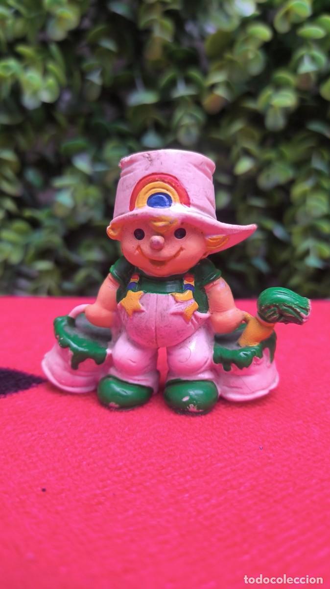 Figuras de Goma y PVC: Figura goma 1980 Rainbow Berrie Kids, pintor arco iris
