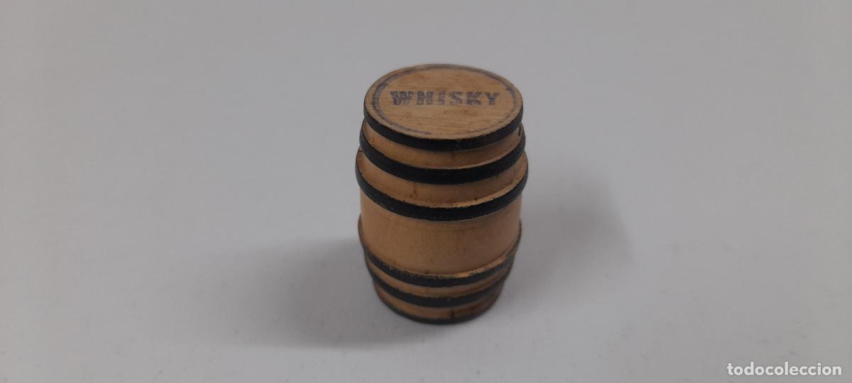 Figuras de Goma y PVC: BARRIL DE WHISKY REALIZADO EN MADERA . COMPLEMENTO DEL OESTE O DECORADO . ORIGINAL A&Ntilde;OS 50