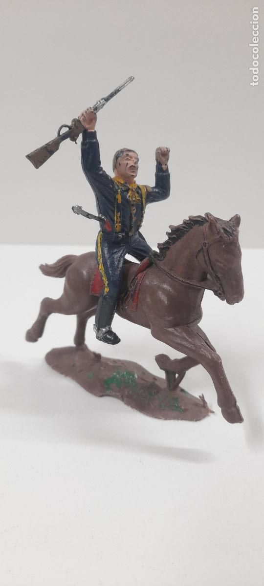 Figuras de Goma y PVC: SOLDADO FEDERAL HERIDO A CABALLO . DOS FIGURAS REAMSA . BATALLA LITTLE BIG HORN . ORIGINAL A&Ntilde;OS 60