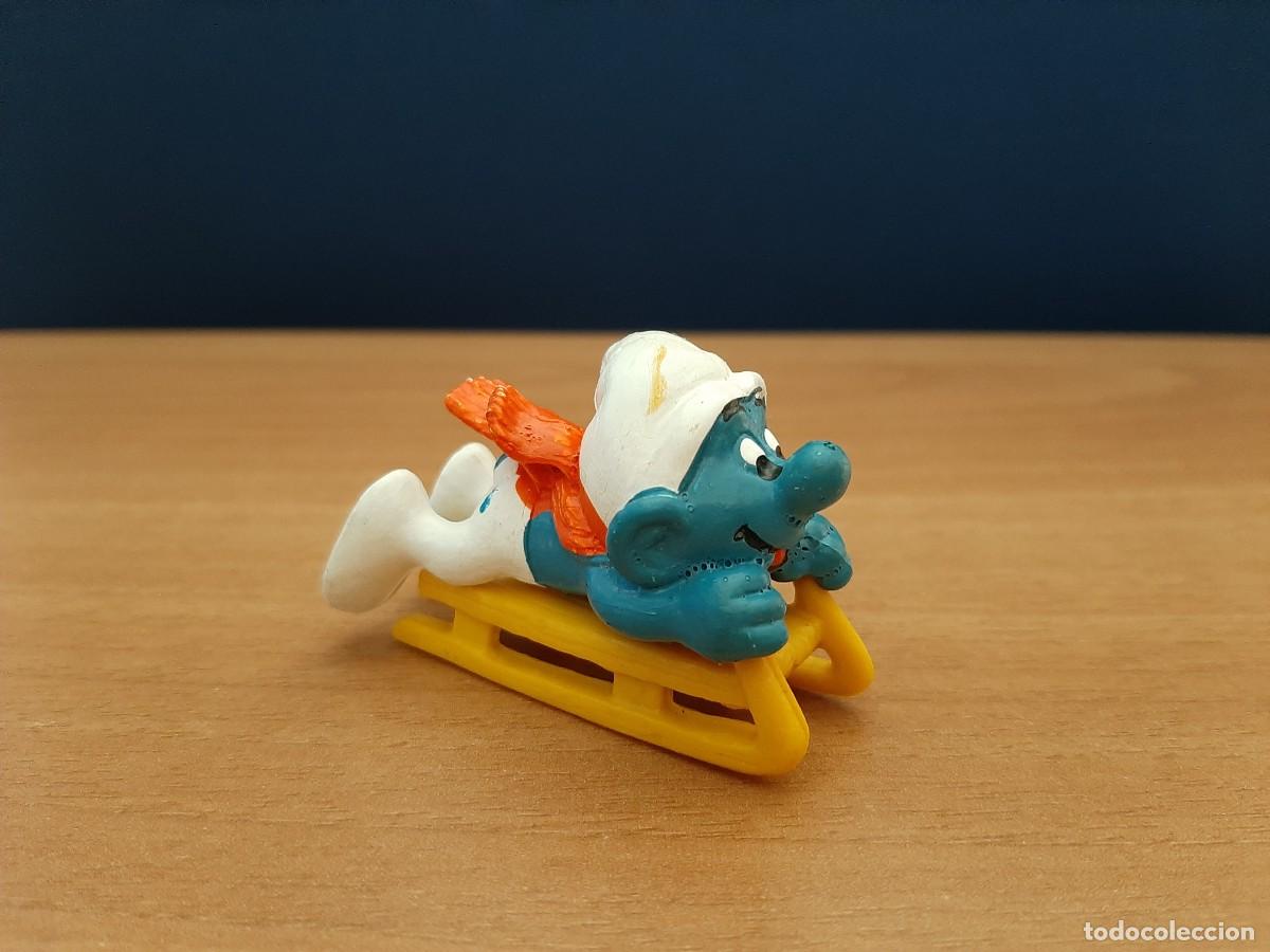 Figuras de Goma y PVC: PITUFO CON TRINEO - SCHLEICH