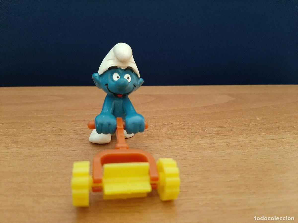 Figuras de goma y PVC: PITUFO CON CORTAC&Eacute;SPED - SCHLEICH - Foto 2