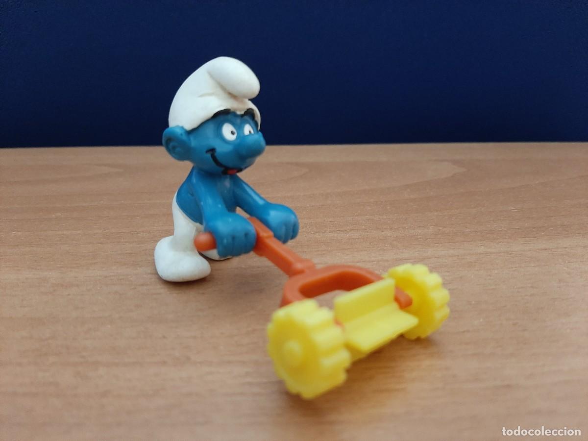 Figuras de goma y PVC: PITUFO CON CORTAC&Eacute;SPED - SCHLEICH - Foto 3