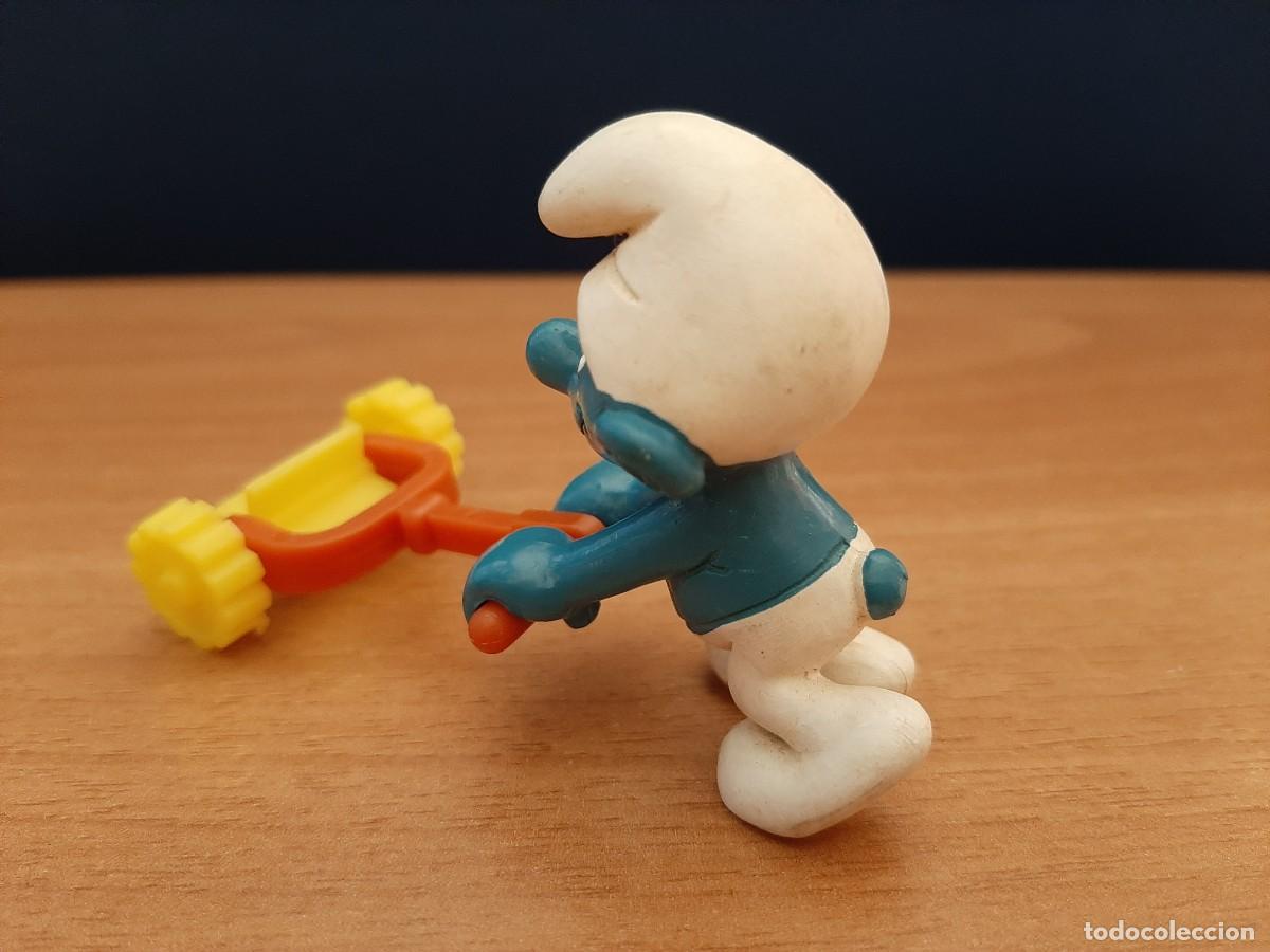 Figuras de goma y PVC: PITUFO CON CORTAC&Eacute;SPED - SCHLEICH - Foto 5