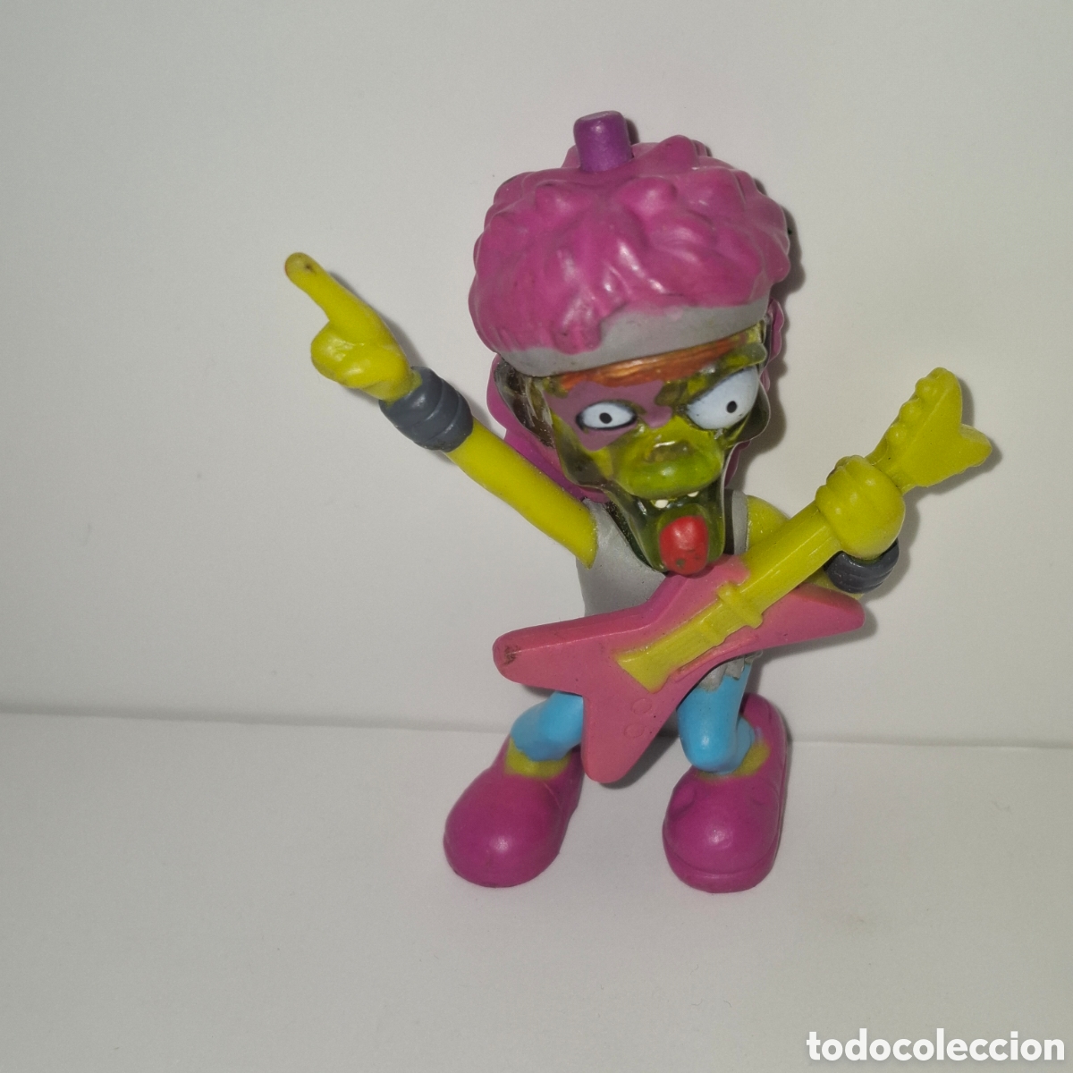 Figuras de Goma y PVC: FIGURA DE PVC GUITARRISTA ZOMBIE MONSTRUO MUERTO VIVIENTE ZOMBI