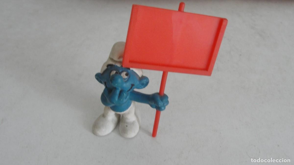 Figuras de goma y PVC: PITUFO BARRUFET CON CARTEL O PANCARTA - SCHLEICH PEYO - MIDE 7,5 CMS. &iquest;A&Ntilde;OS 80?
