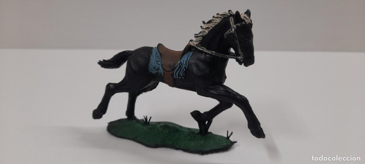 Figuras de goma y PVC: CABALLO CON BASE PARA VAQUERO / SOLDADO FEDERAL . REALIZADO POR REAMSA . ORIGINAL A&Ntilde;OS 60