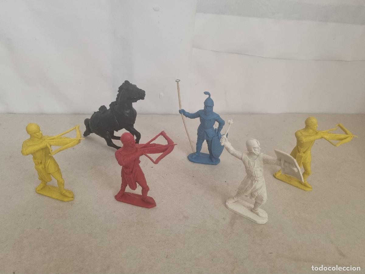 Figuras de goma y PVC: Lote de 6 figuras medievales creo que son gomarsa o reamsa gran tama&ntilde;a