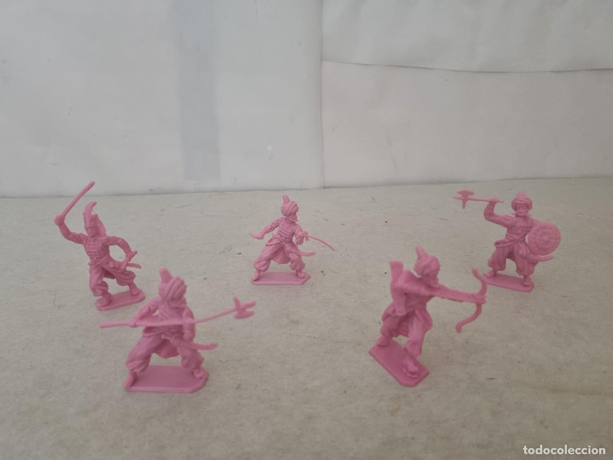 Figuras de goma y PVC: Lote de 5 soldados turcos otomanos monocroma realizados en plastico
