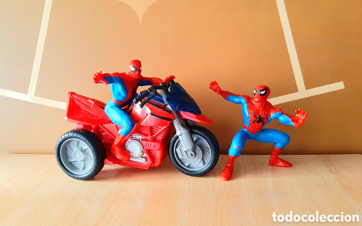 Rubber and PVC Figures: Figuras de Spiderman y moto (+ 1 regalo Yolanda 1996 Marvel)