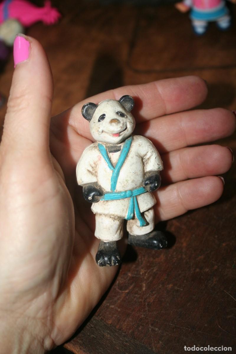Figuras de goma y PVC: MU&Ntilde;ECA MU&Ntilde;ECO EL POZO