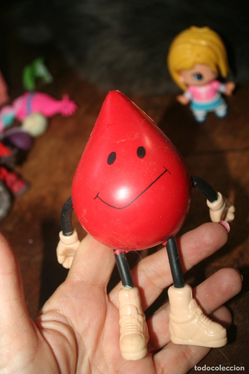 Figuras de goma y PVC: MU&Ntilde;ECA MU&Ntilde;ECO CRUZ ROJA