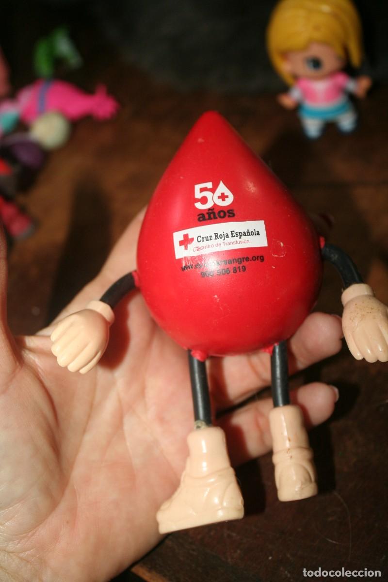 Figuras de goma y PVC: MU&Ntilde;ECA MU&Ntilde;ECO CRUZ ROJA - Foto 2