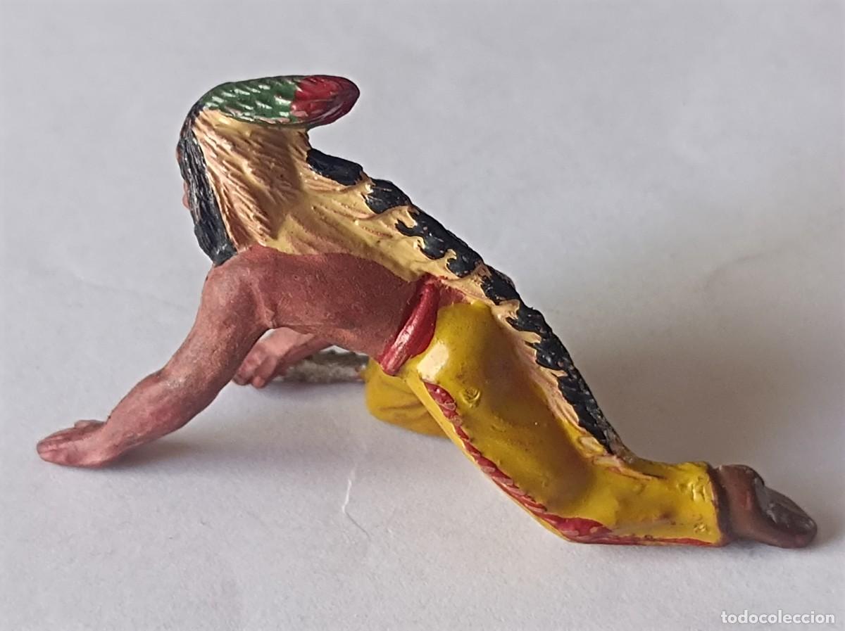 Figuras de goma y PVC: FIGURA DE GOMA SERIE OESTE INDIO REPTANDO FABRICANTE REAMSA