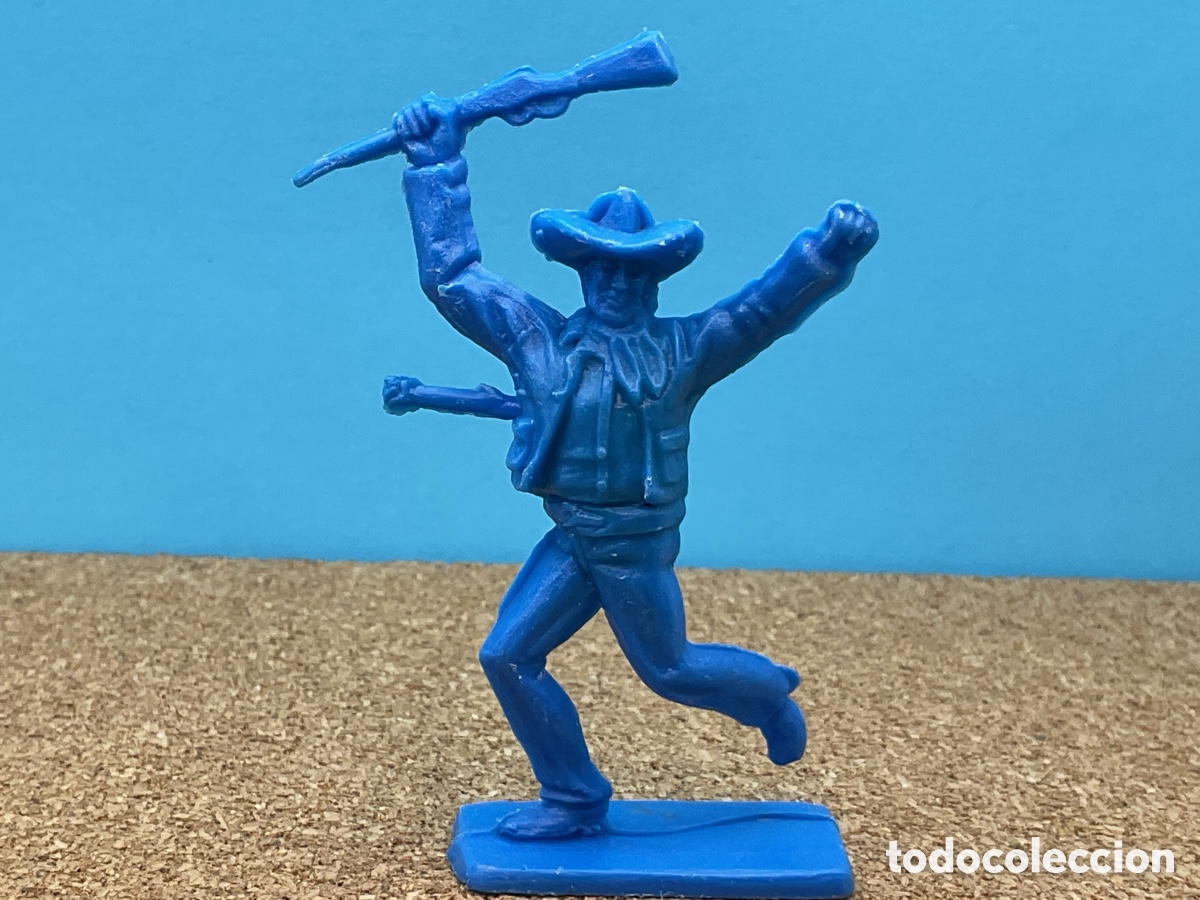 Figuras de goma y PVC: ANTIGUA FIGURA DEL OESTE EN PLASTICO. COWBOY CON FUSIL Y FLECHA CLAVADA.