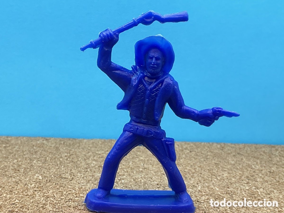 Figuras de goma y PVC: ANTIGUA FIGURA DEL OESTE EN PLASTICO. COWBOY CON FUSIL Y PISTOLA.