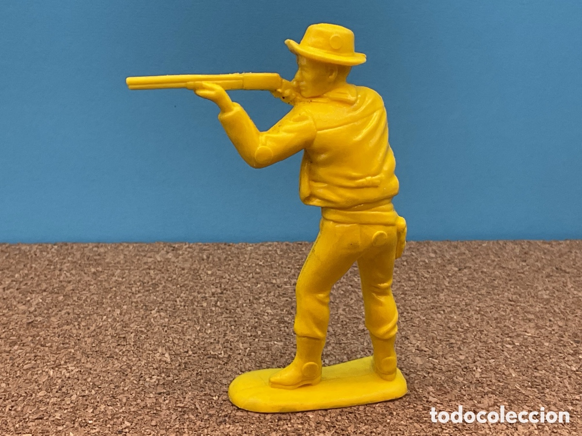 Figuras de goma y PVC: ANTIGUA FIGURA DEL OESTE EN PLASTICO. COWBOY CON FUSIL EN POSICION DE DISPARO.