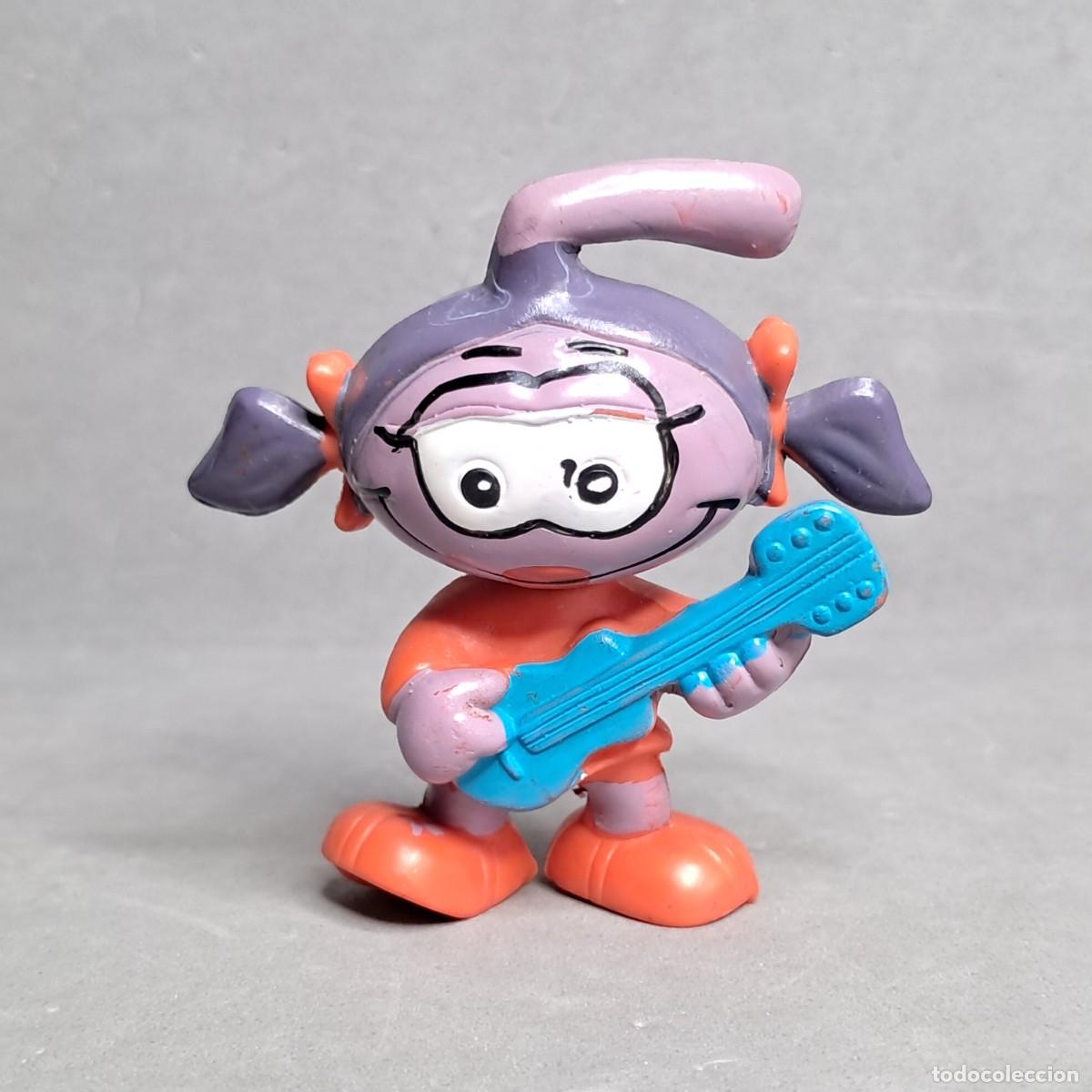 Figuras de goma y PVC: Antigua figura bootleg de Daffney Gillfin tocando la guitarra, personaje de Los Snorkels, a&ntilde;os 80