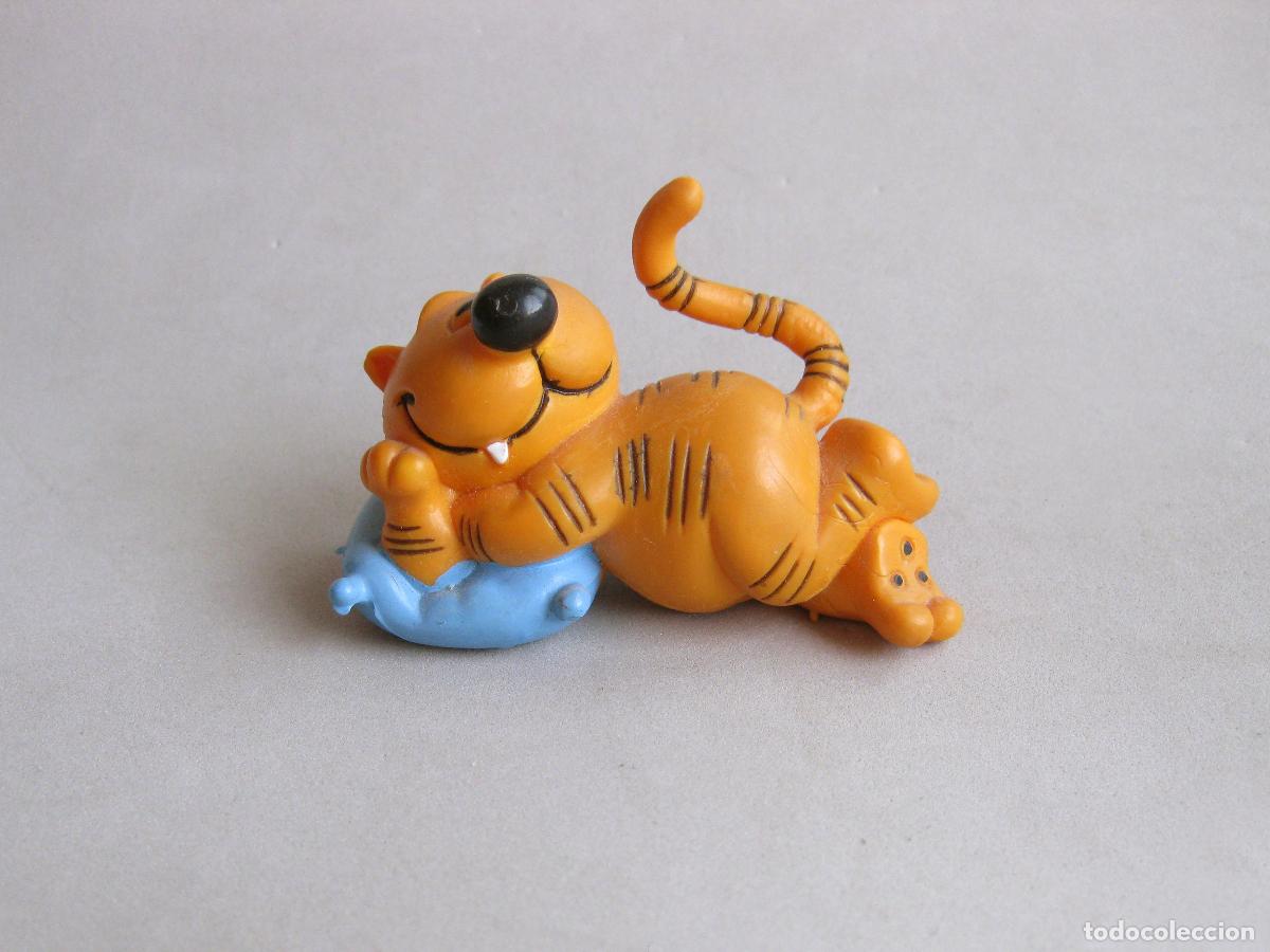 Figuras de goma y PVC: FIGURA DE PVC DEL GATO ISIDORO TUMBADO CON ALMOHADA. COMICS SPAIN 1983