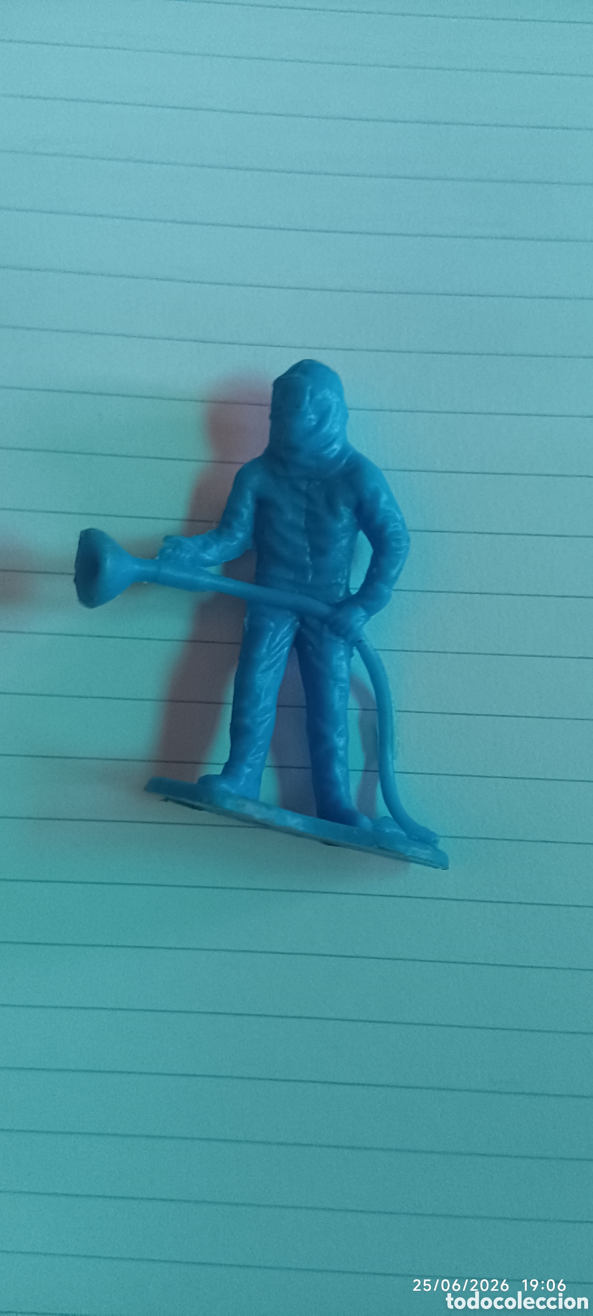 Figuras de goma y PVC: Comansi figura astronauta bombero monocolor